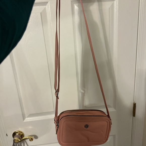 Lululemon crossbody - Picture 4 of 4